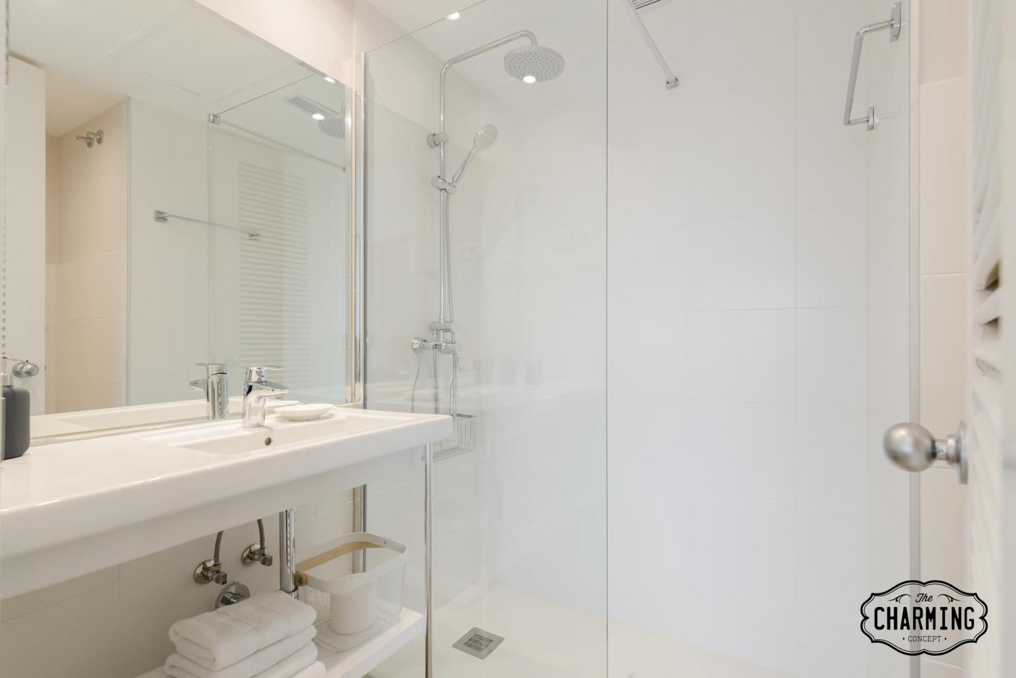 Appartamento Charming Eurobuilding 2 Terrace Exclusive - Plaza De Parking Madrid Esterno foto